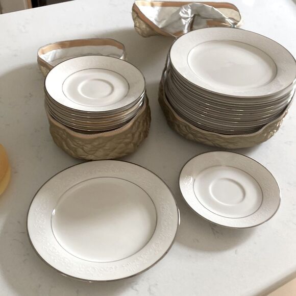 Noritake Ivory Black China Marseille Dinnerware Set Timeless Design - Picture 1 of 8